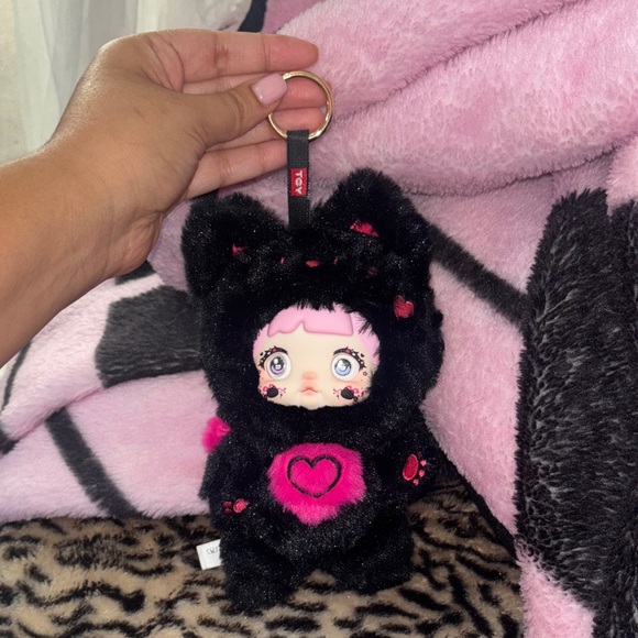 100% AUTHENTIC NOMMI black cat Plush charm - Picture 1 of 7
